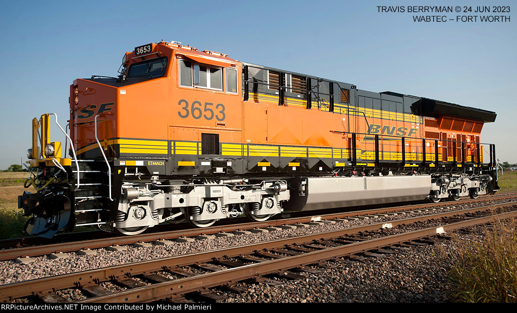 BNSF ET44AC 3653